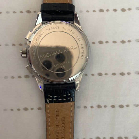Michael Kors Watch Leather Strap. ⌚️ - Picture 4 of 9